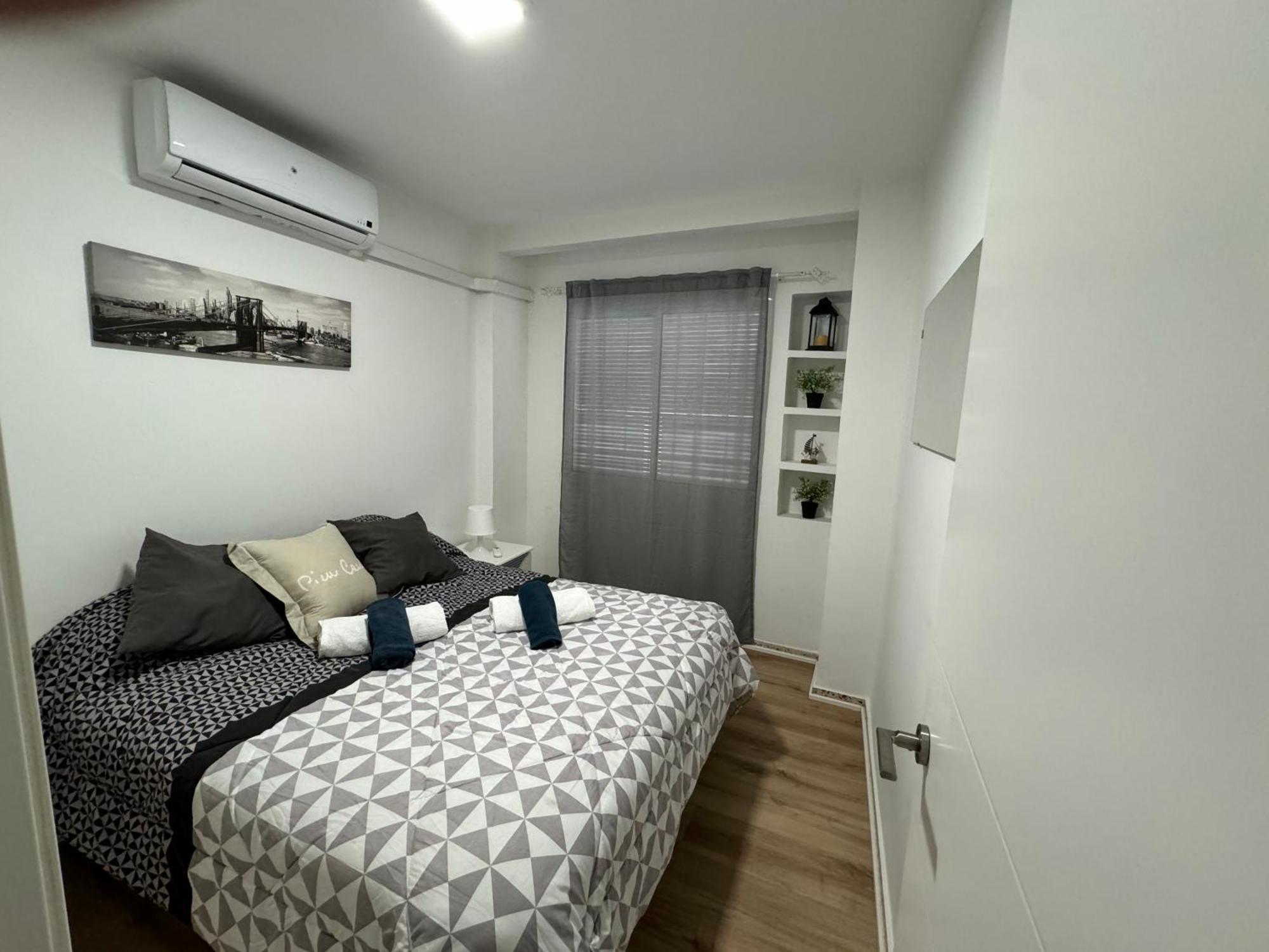 Malaga Beach, Pedregalejo Apt.4/6 2 Hab. Bagian luar foto
